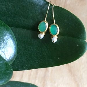 Chrysophrase Cabochon w/ seed pearl wrapped in 22K. Free Authorization.